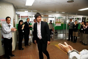 3月7日(水曜日)、阿部拳斗選手が市長室を訪問