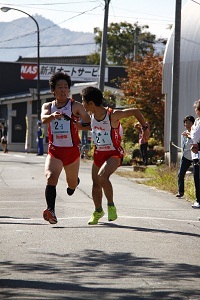 （写真）襷リレーの様子