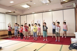 大巻小学校児童のダンス1