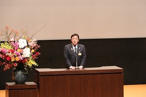 挨拶をする市長