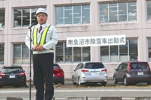 訓示を述べる市長