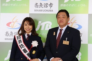 野村さんと林市長の集合写真