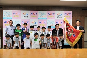 Fc大和ジュニオルスと市長の集合写真