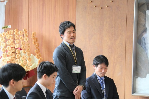 意気込みを語っている隊員の写真