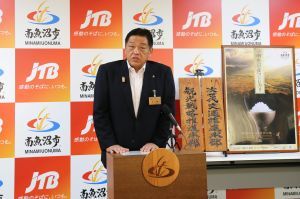 あいさつをする林市長