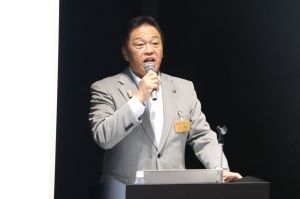 開会のあいさつをする林市長