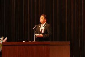 激励の言葉を述べる林市長