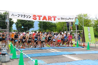 ハーフマラソンのスタートの様子