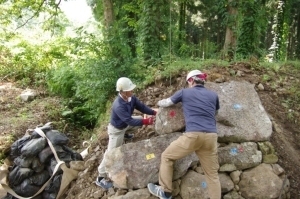 積み直し中の北石垣