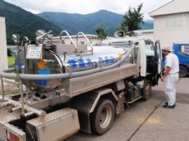 佐渡市の給水車