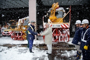 除雪車の鍵の引き渡し