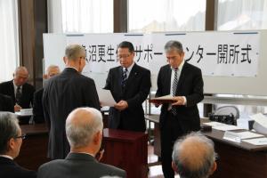 企画調整保護司の辞令交付の様子