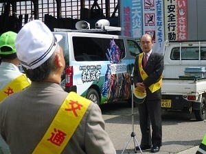 開所式であいさつする井口市長