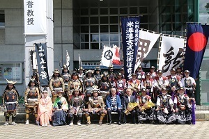 米沢市と米沢藩古式砲術保存会歓迎セレモニー集合写真