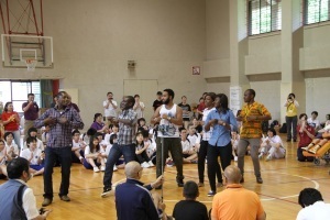 国際大学の学生によるダンス種目「ユナイテッド アフリカン ダンス」