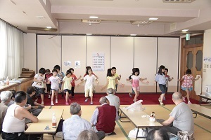 大巻小学校児童のダンス2