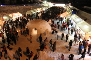 夜の会場風景