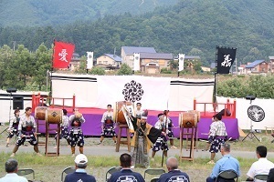 御実城太鼓保存会の演武