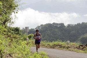 過酷なコースを走る選手