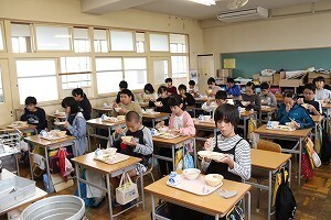 就職を食べる教室の様子