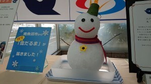 江戸川区役所に飾られた雪だるま