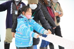 雪ざらしを体験する参加者