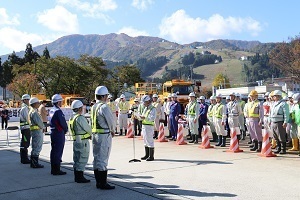 道路作業者を代表して決意を述べる町田氏