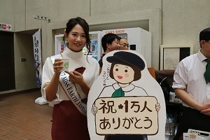 MSGカフェに訪れた大塚椎菜さん