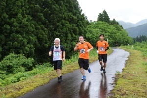 登川清流ジョギング大会で走る選手3