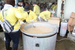 カニ汁が入った大鍋