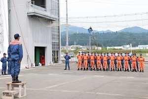 大会に出場する消防職員