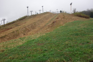 総務文教委員会現地視察先石打丸山スキー場2