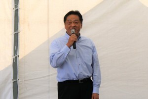 あいさつする市長