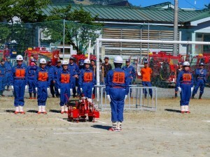 女性消防隊ポンプ操法