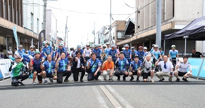 林市長と全国の市町村長らと大会参加選手の集合写真