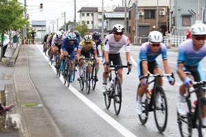 坂戸地区を走る選手たち