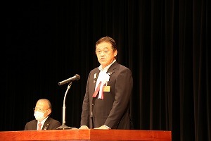 話をする市長