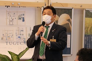 挨拶をする市長