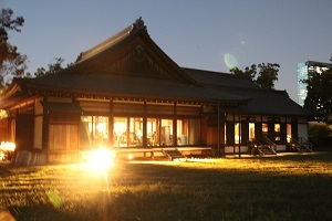 夜の迎賓館の様子