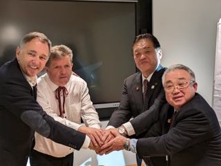 オリバー局長・シェプフ町長（左から1人目・2人目）