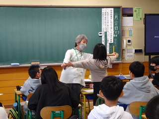 六日町小学校6年生講座の様子