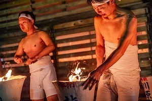 裸押し合い大祭の様子