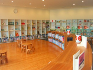 児童コーナー (2).jpg