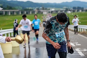 城巻橋手前水浴び