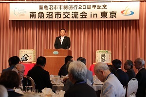 挨拶する林市長