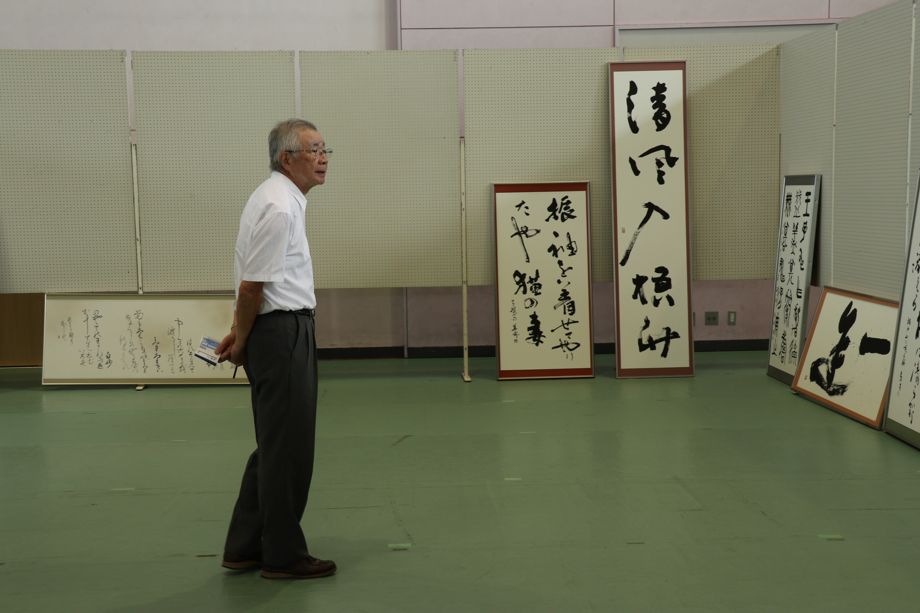 書道部門の審査風景の画像