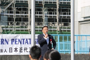 あいさつする林市長