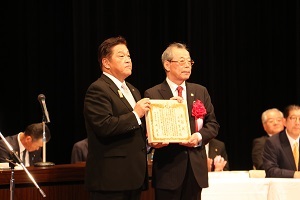 大坪さん表彰の様子