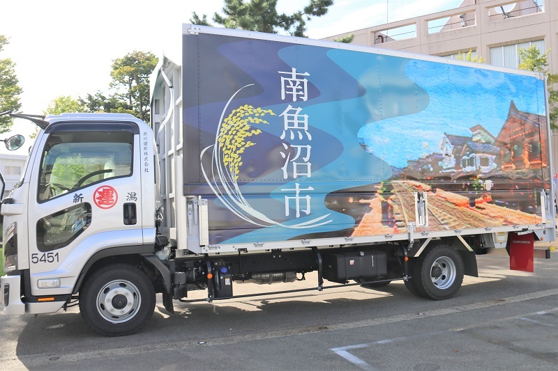 ラッピングトラック　左側