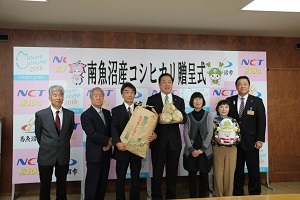 贈呈式の集合写真
